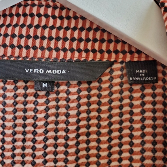 Vero Moda wrapped top with contrast pattern with drawstring- Medium - Picture 11 of 11